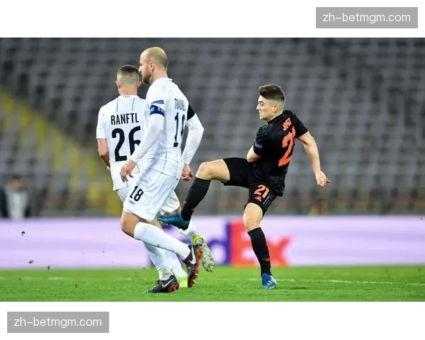 训练场消息:马赛新援在合练中展示出出色的在压迫下向纵深推进的能力 训练场消息:马赛新援在合练中展示出出色的在压迫下向纵深推进的能力